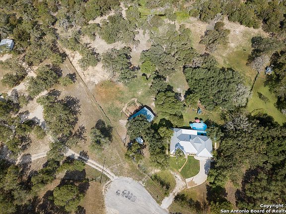 4th image of 160 Scenic Oak Dr