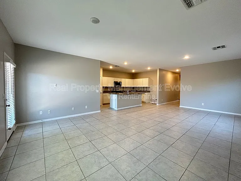 6551 W Magdalena Ln — Photo 11
