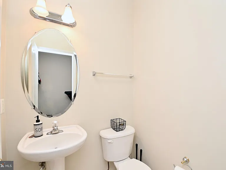 6915 Rolling Creek Way — Photo 27