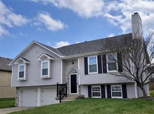 2531 NE Horseshoe Dr, Lees Summit, MO 64086