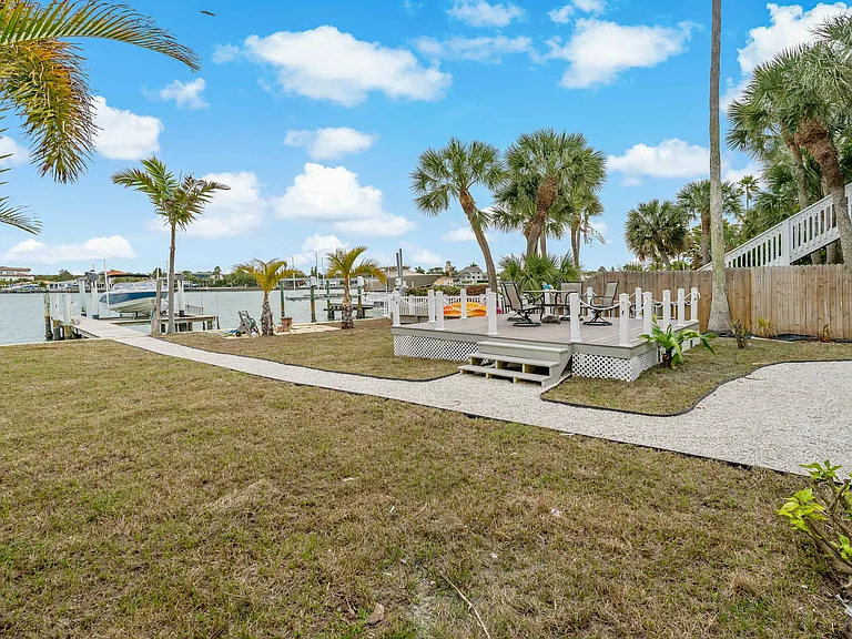 8441 Bayshore Dr #B — Photo 23