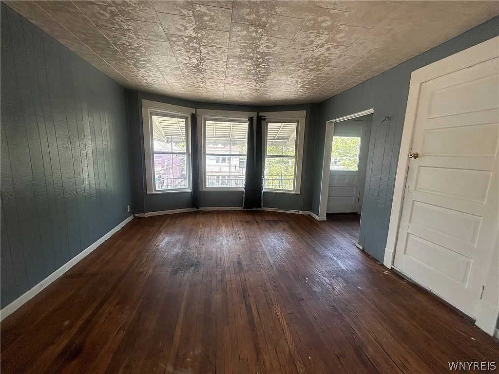 3 bed, 1.0 bath, 1000 sqft, $1,400 — Photo 2