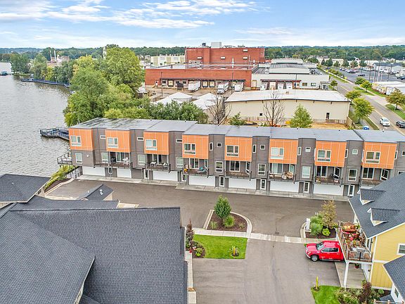 3rd image of 373 Macatawa Park
