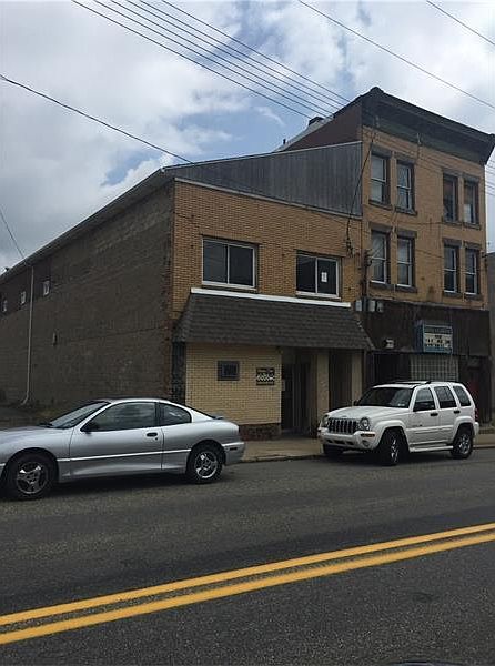 2nd image of 415 Saint Clair Ave