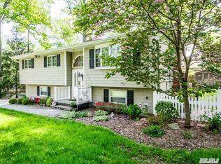 25 King Rd, Kings Park, NY 11754