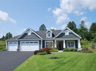 32 Aldrich Gln, Fairport, NY 14450