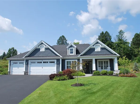 32 Aldrich Gln, Fairport, NY 14450