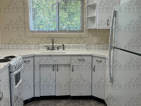 2nd image of 315 W 6th St #10