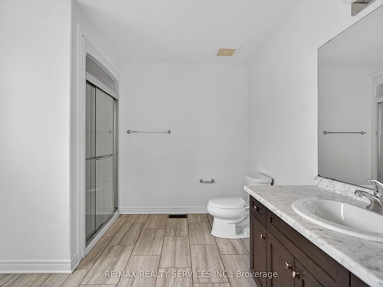 4 Bergenstein Cres — Photo 15