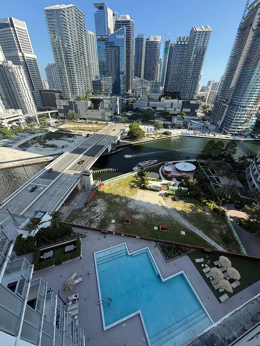 Building Photo - 350 S Miami Ave #2208