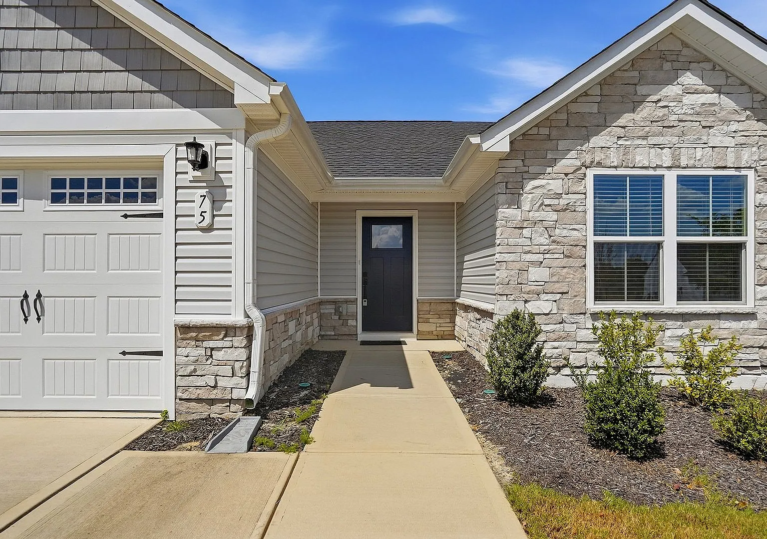 Beautiful Ranch Style Home Available Now! — Photo 4