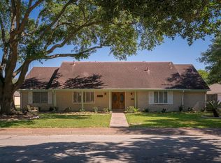 2304 Carriage Ln, La Marque, TX 77568