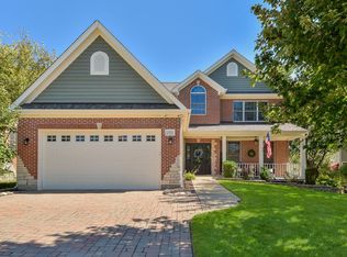 1221 S Gables Blvd, Wheaton, IL 60189