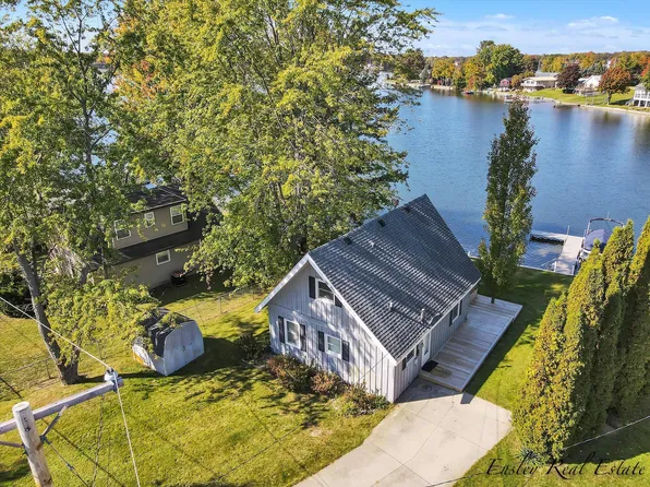 17430 Apache Trl, Howard City, MI 49329