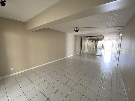 5th image of 2411 Papaya Drive #101