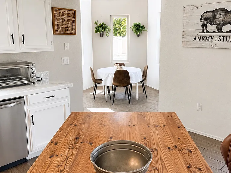 Dine in Breakfast Nook