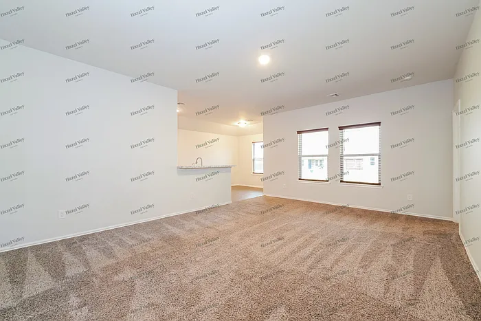3 bed, 2.0 bath, 1386 sqft, $1,545 — Photo 3