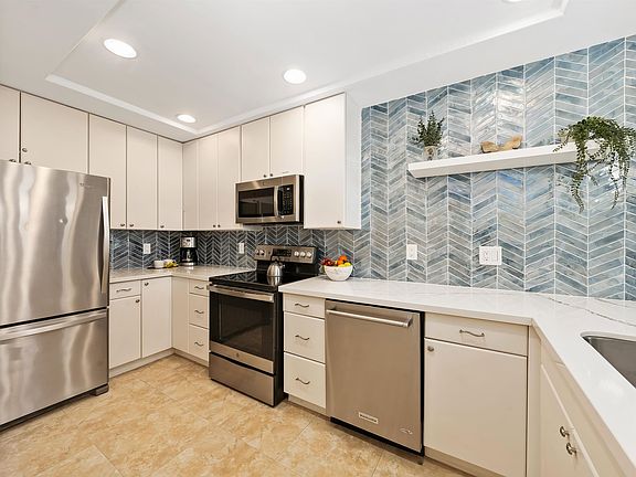 5th image of 500 Kapalua Dr APT 17T8