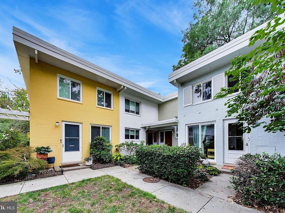 1st image of 747 3rd St SW #402