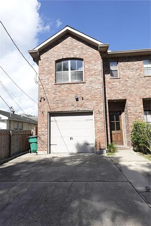 3 bed, 2.5 bath, 2293 sqft, $3,100 — Photo 2