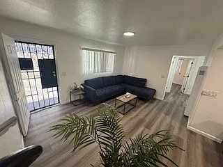 9404 S Figueroa St #4 — Photo 3