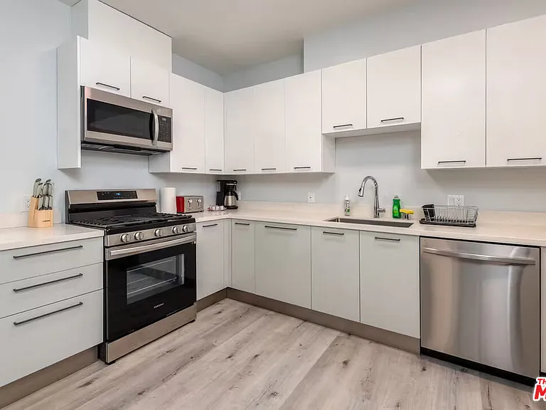 917 S Berendo St #303 — Photo 5