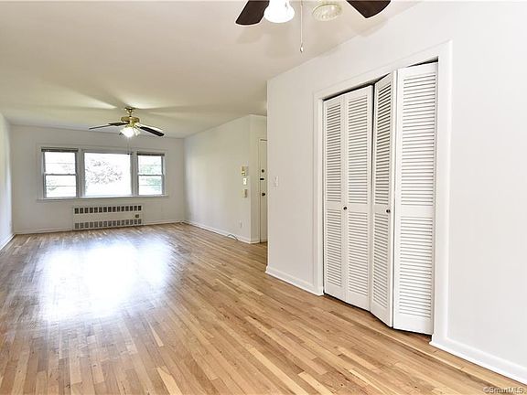 4th image of 238 Glenbrook Rd #A