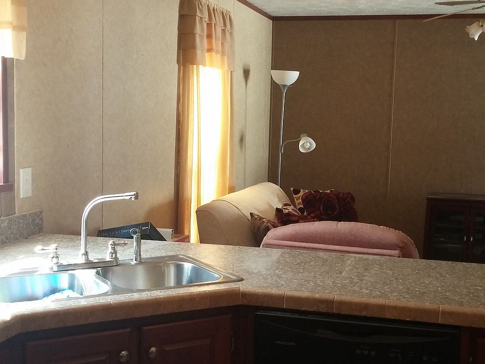 2nd image of 885 Brighton Dr