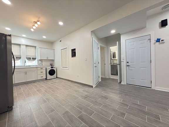 4th image of 10557 S Corliss Ave