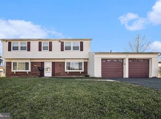 33 Garrett Ln, Willingboro, NJ 08046