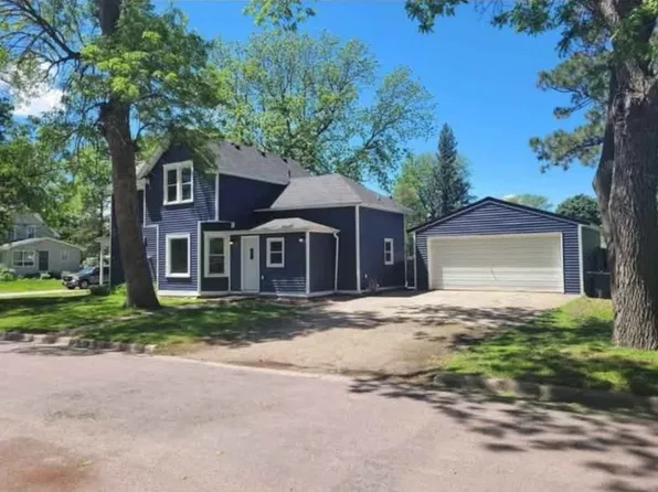 402 W Grant St, Winthrop, MN 55396