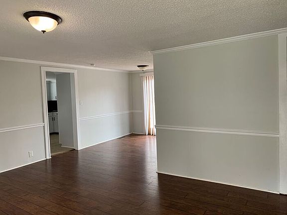 2nd image of 207 Hazeleen Ave