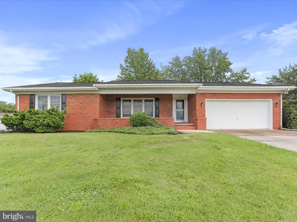 47 Picture Mountain Dr, Martinsburg, WV 25404