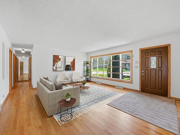5th image of 18131 Loomis Ave