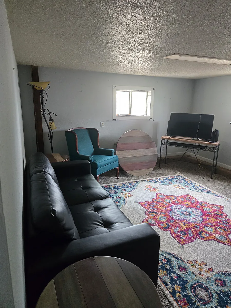 Building Photo - 1840 Rood Ave #2