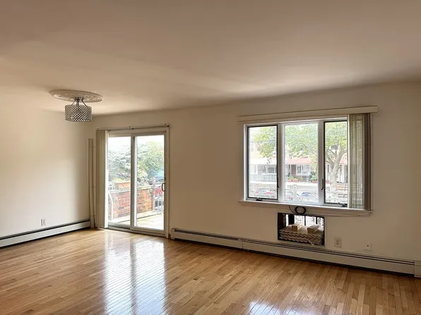 14444 25th Rd, Flushing, NY 11354