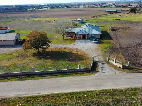 166 lower seguin, Marion, TX 78124