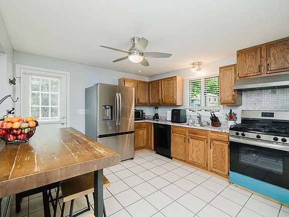 3rd image of 117 Saint Andre Dr #117