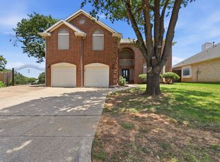 7840 Clover Leaf Dr, North Richland Hills, TX 76182