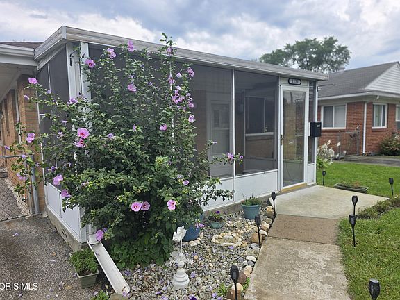 2nd image of 1833 Welker Ave