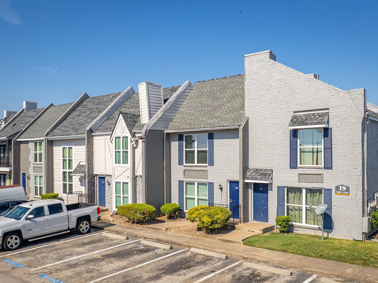 Town Park Apartments — Photo 4