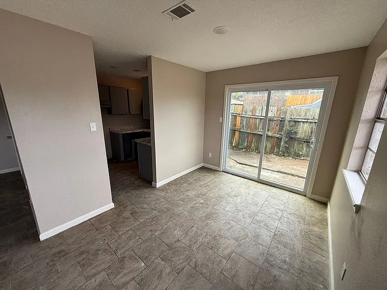 2700 N Rudy Rd — Photo 2