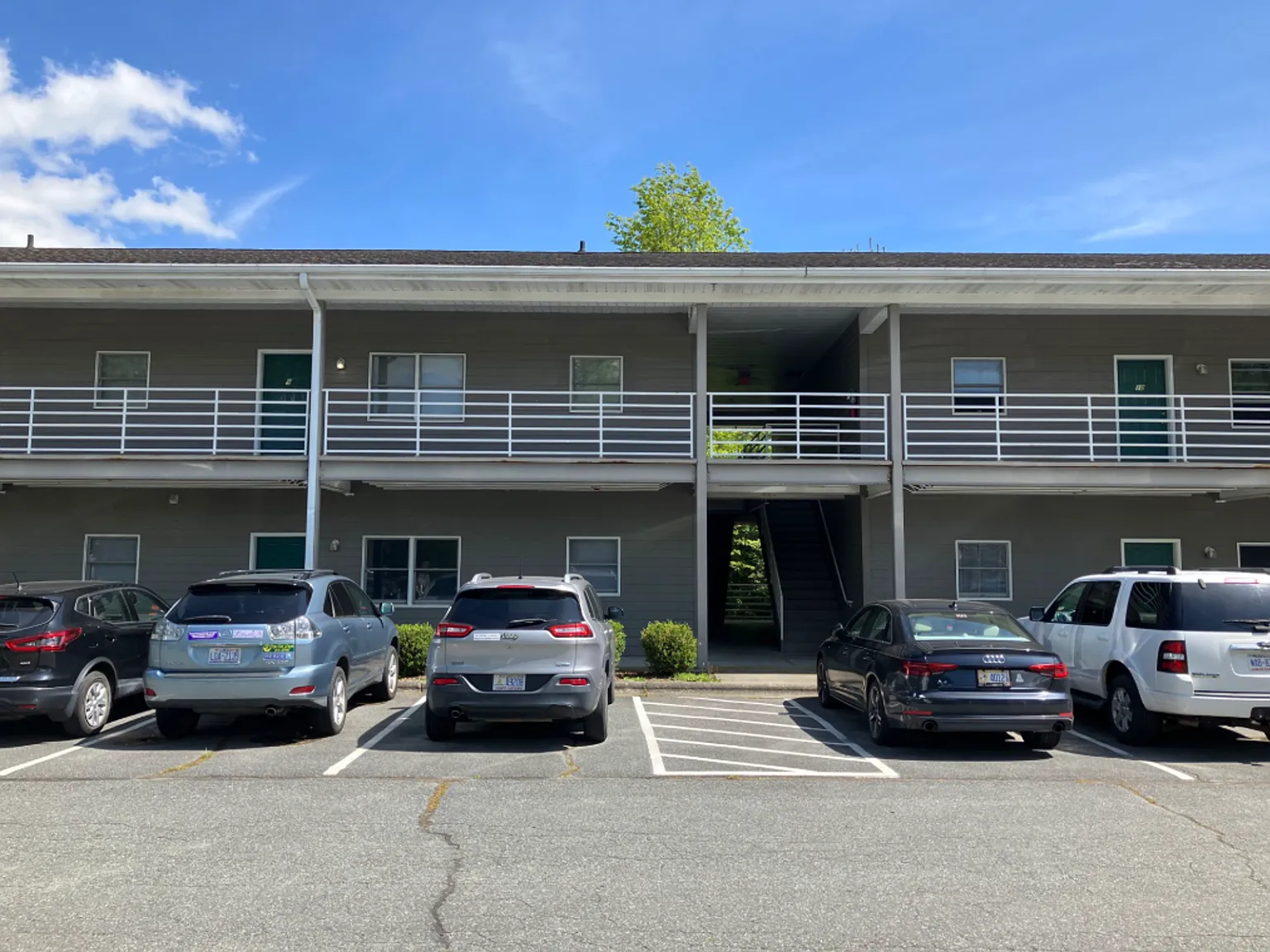Boone Creek Apartments - 2bd/2ba: Centrally Located! Walk to AppalCART! Parking Included — Photo 1