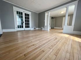 3326 Fremont Ave N, 1