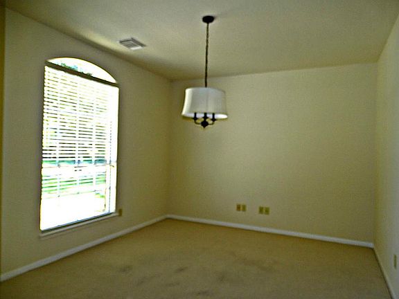 3rd image of 2922 Linda Dr