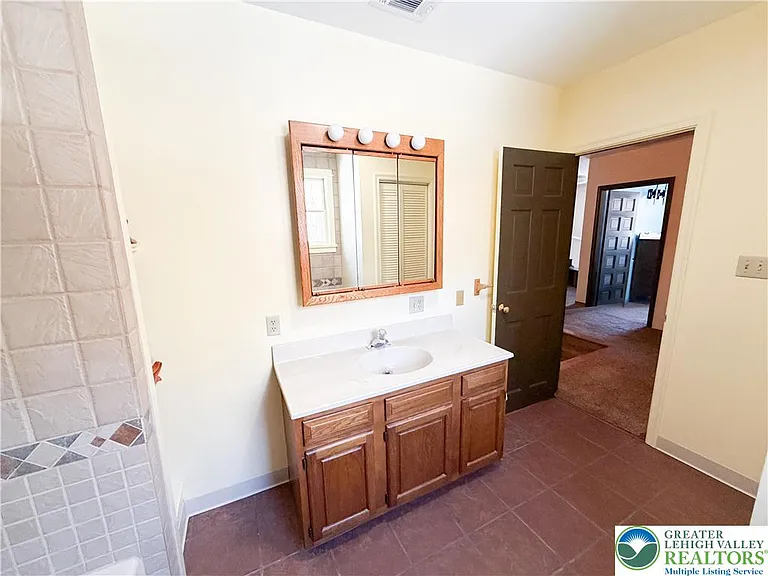 1395 Station St — Photo 28