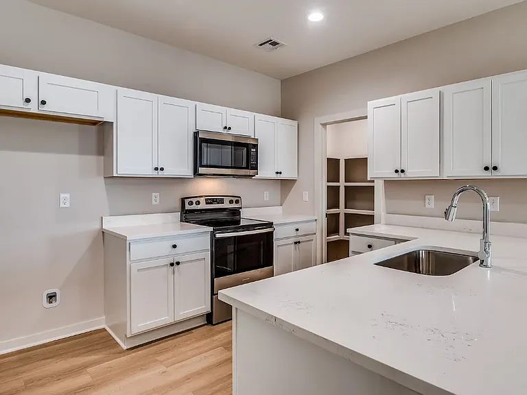 212 W Mendocino — Photo 1