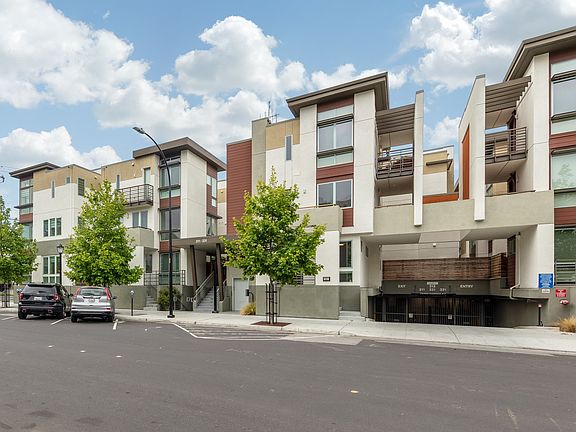 5th image of 610 Warren St