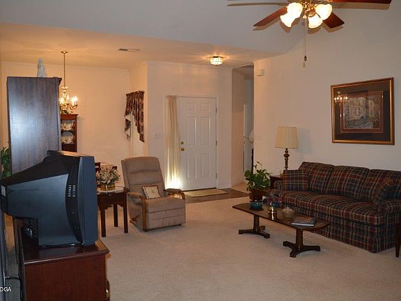 3rd image of 951 Clairmont Pl