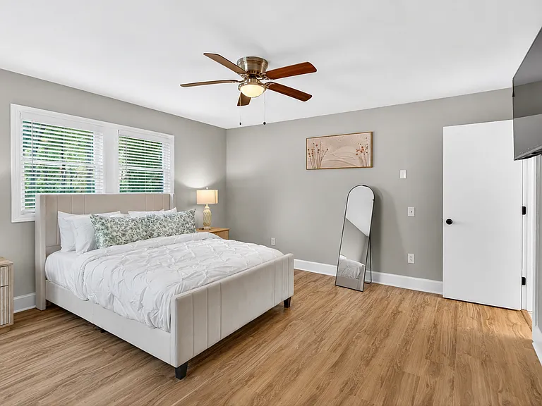 1102 N Church St — Photo 16